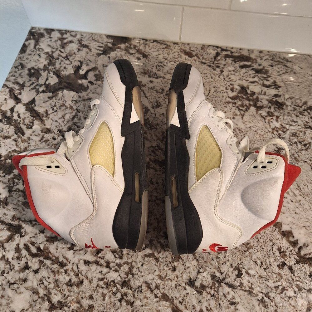 Nike Air Jordan 5 Retro‎ Boys 7Y Athletic Shoes Sneakers 440889-102 Fire Red - Picture 7 of 9